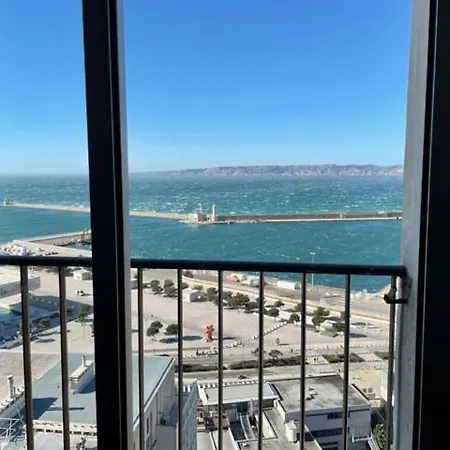 Vue Le Panoramique Vieux-port De Marseille
