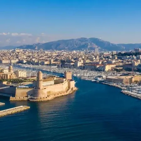 Vue Le Panoramique Vieux-port De Marseille